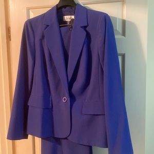 Women’s LeSuit pantsuit size 16.